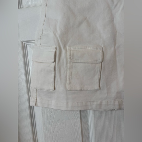 Juicy Couture White Zippered cargo skirt with belt size extra large - Picture 3 of 9